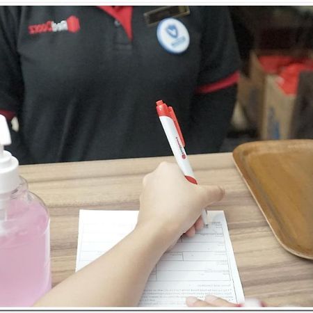 Reddoorz Plus Near Dharmawangsa Square Giacarta Esterno foto