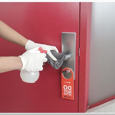 Reddoorz Plus Near Dharmawangsa Square Giacarta Esterno foto